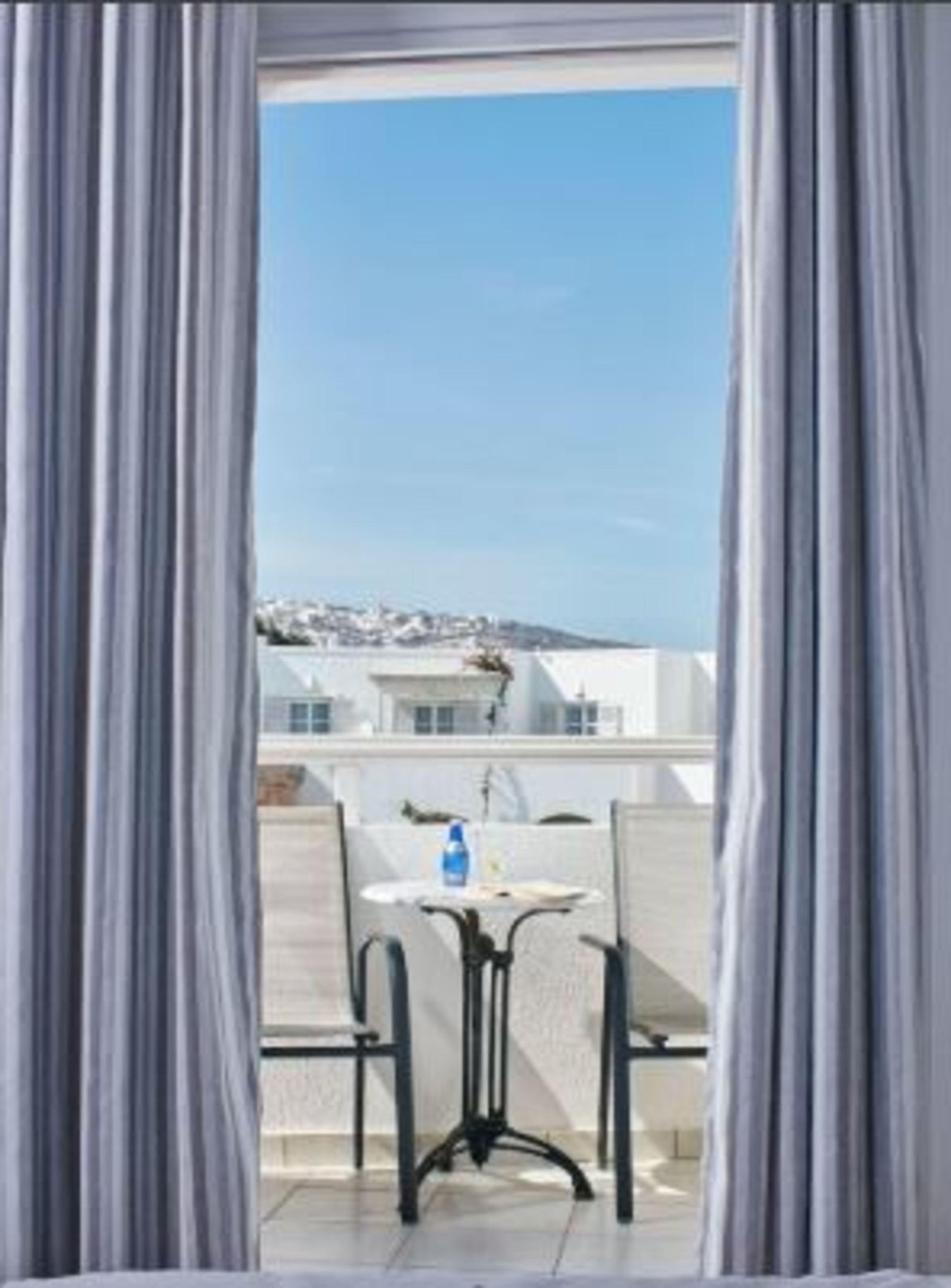 Aegean Plaza Kamari (Santorini)